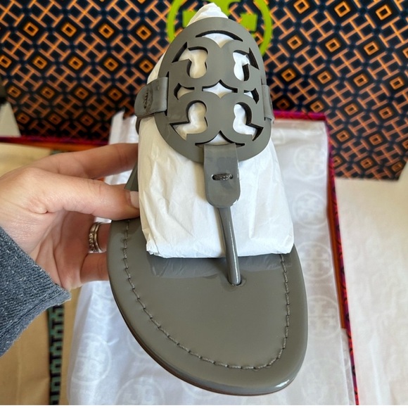 Tory Burch Miller Patent Leather Sandal Size 7 Malta Gray - Picture 4 of 12